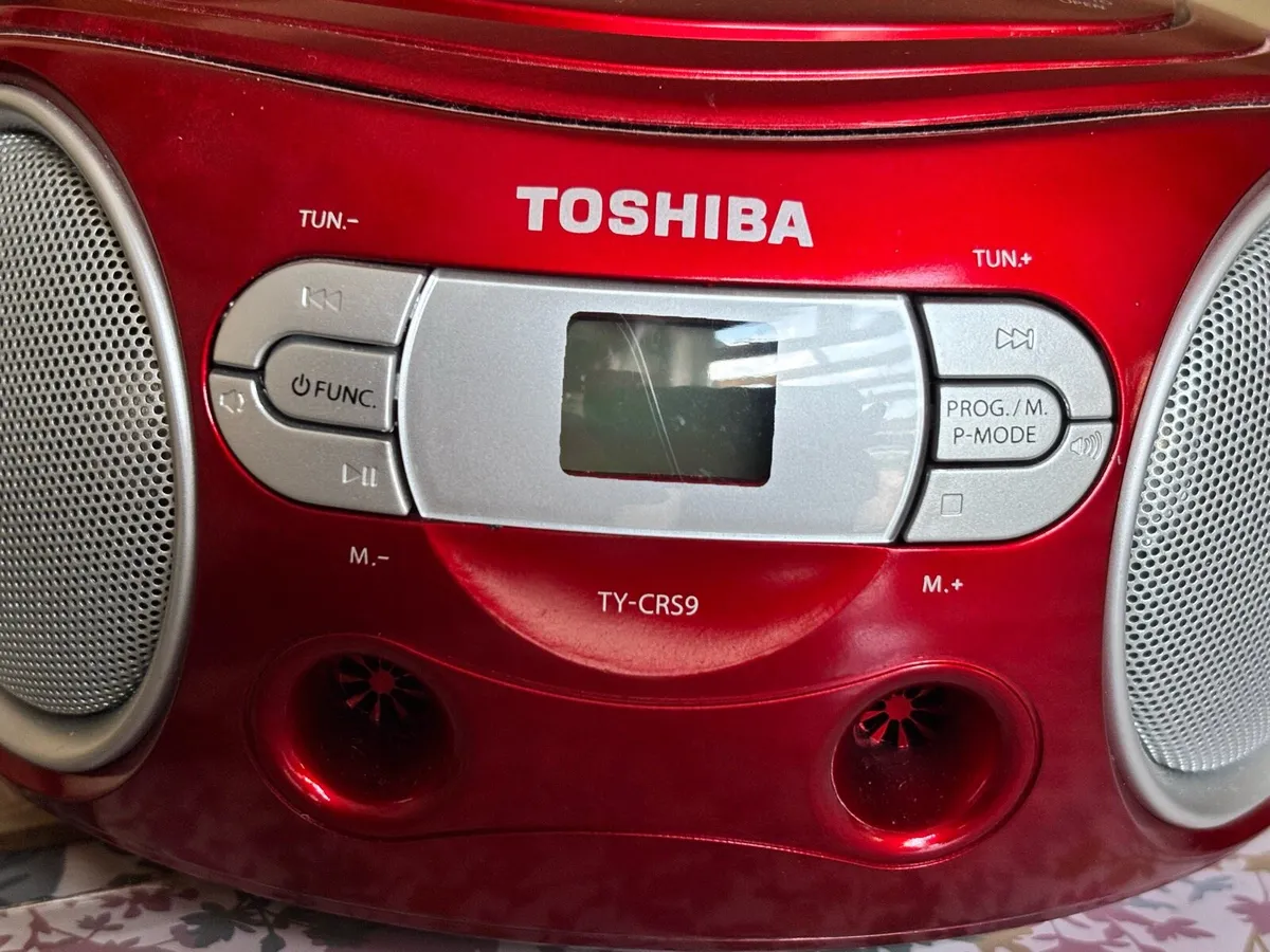 Toshiba portable CD and radio - Image 3