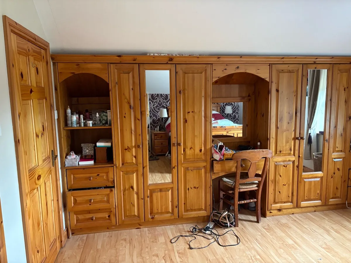 Complete bedroom wardrobe - Image 2