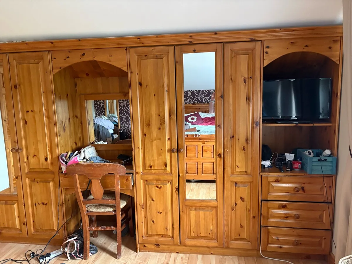 Complete bedroom wardrobe - Image 3