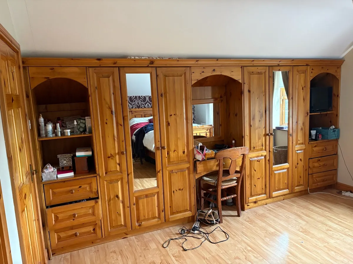 Complete bedroom wardrobe - Image 4
