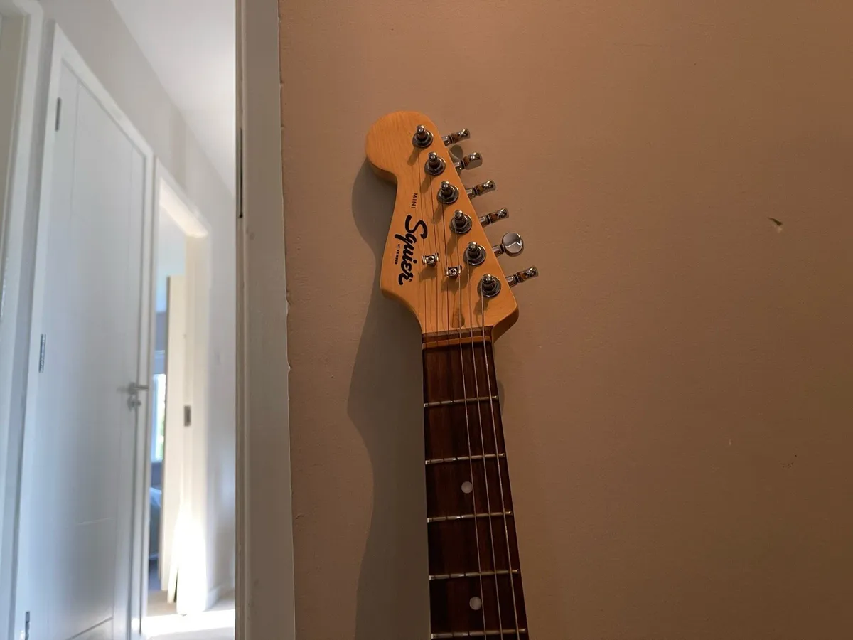 Guitar Left Hand Kids - Image 4