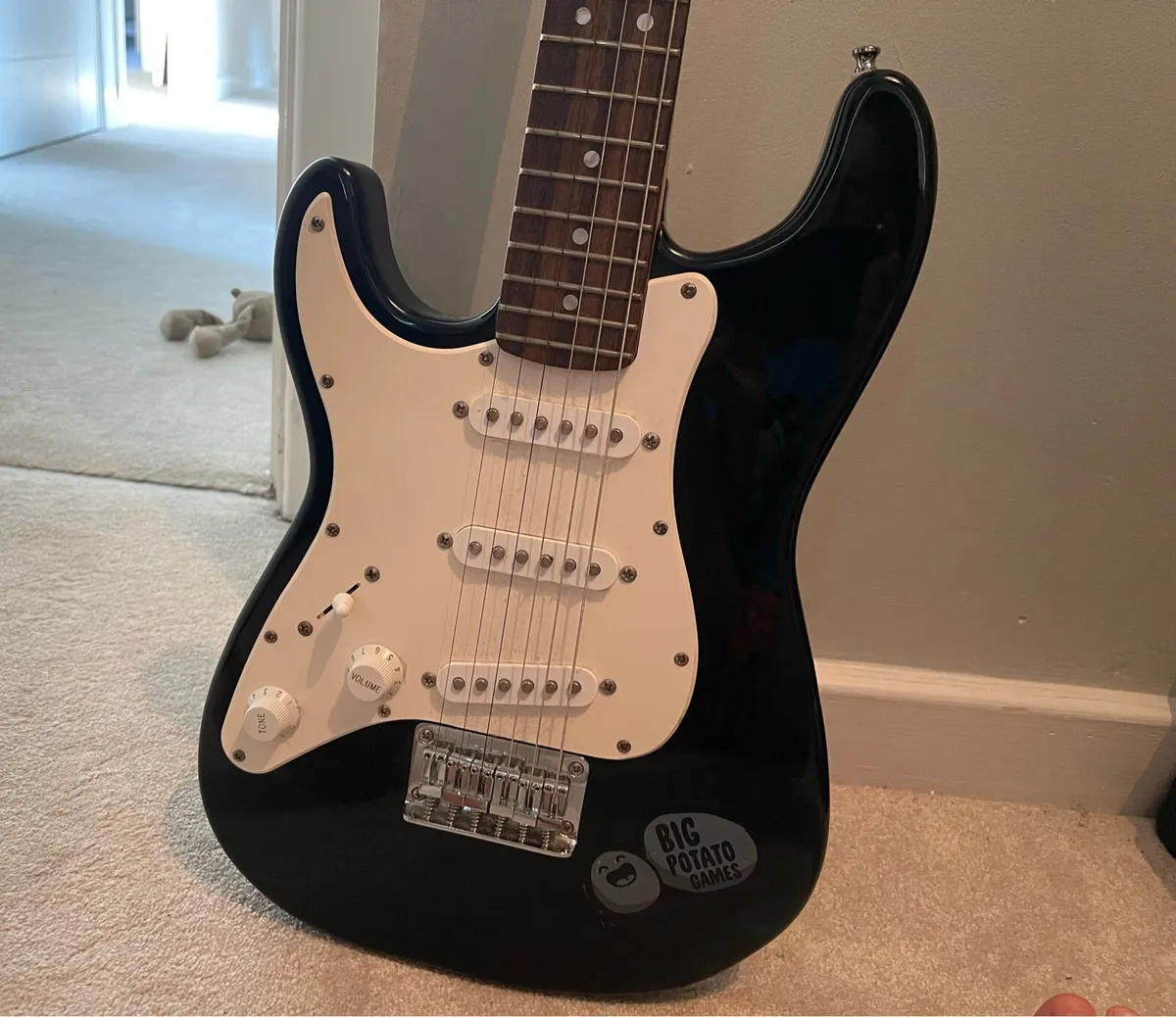 Guitar Left Hand Kids - Image 1