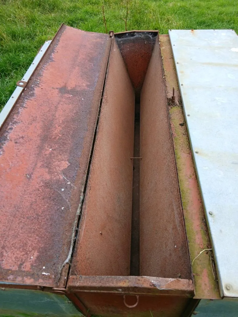 2 lamb creep feeders - Image 3