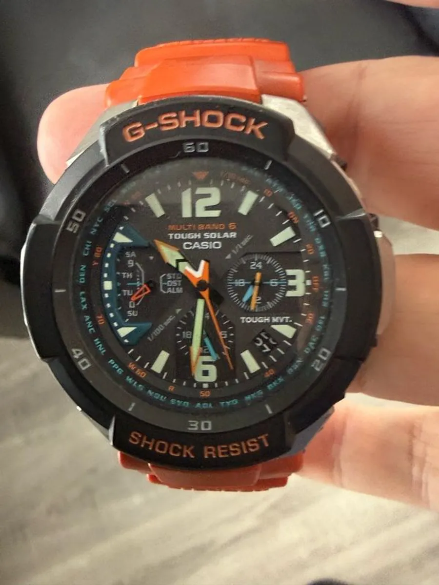 solar powered, radio controlled watch - Image 1