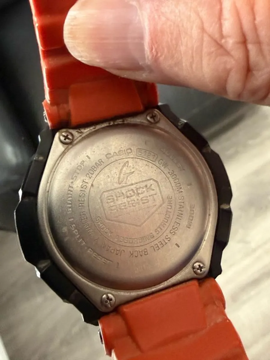 solar powered, radio controlled watch - Image 2