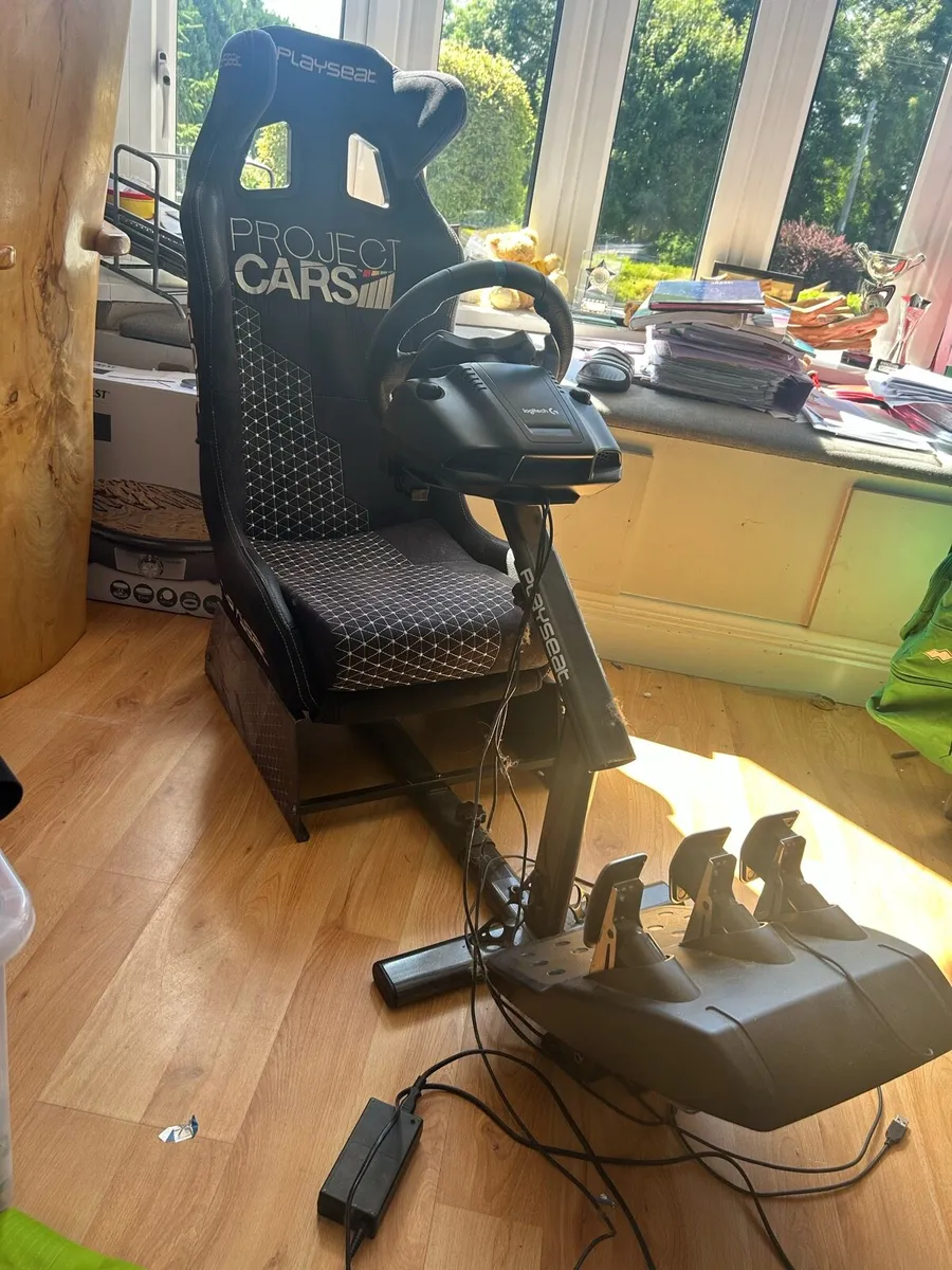 Playseat racecar sim - Image 1