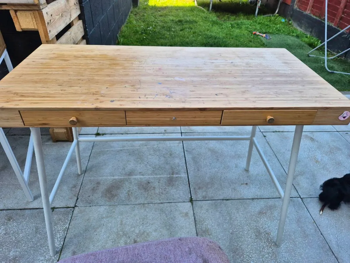 Desks free to take away - Image 1
