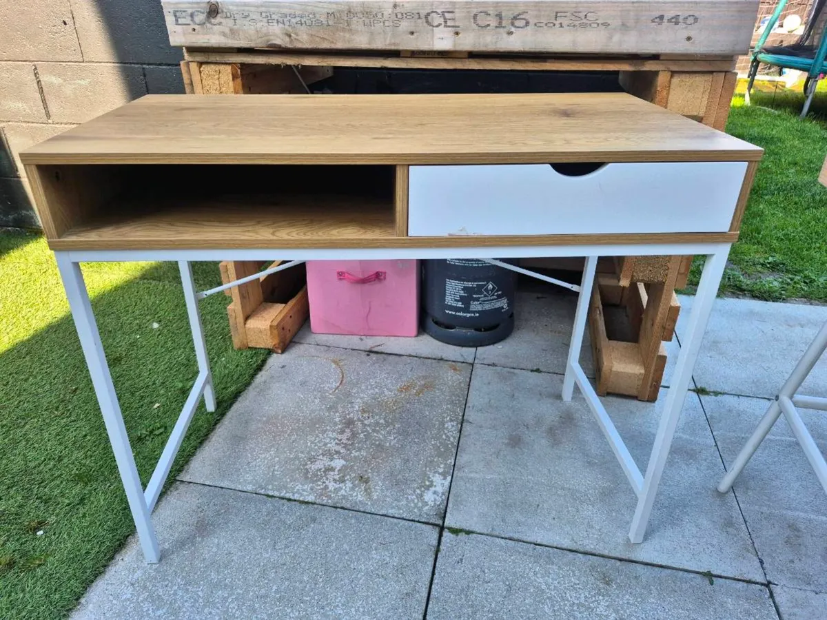 Desks free to take away - Image 2
