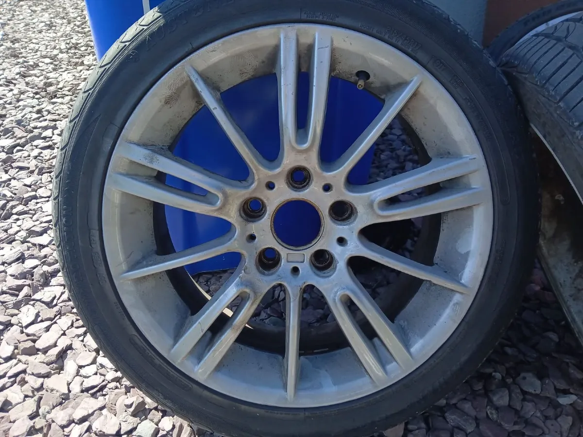 4 BMW Alloy Wheels – 17x7.5J ET35 – Good Tyres - Image 1