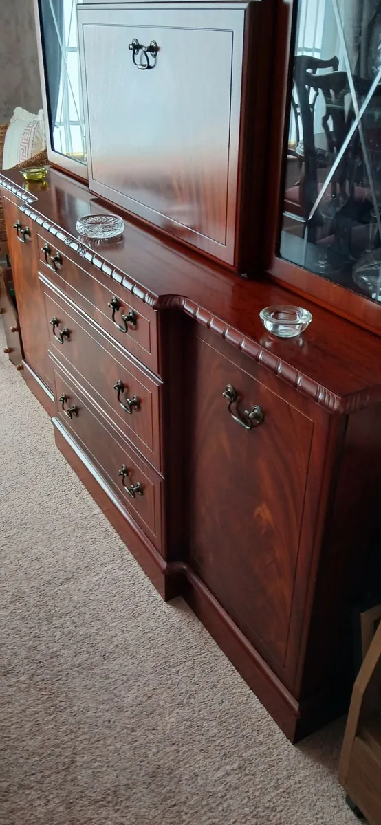 Dining room Table and 4 Chairs, 2 Carvers &Matchin - Image 3