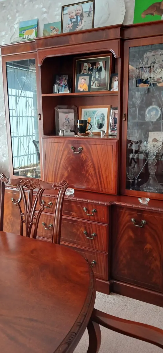 Dining room Table and 4 Chairs, 2 Carvers &Matchin - Image 4