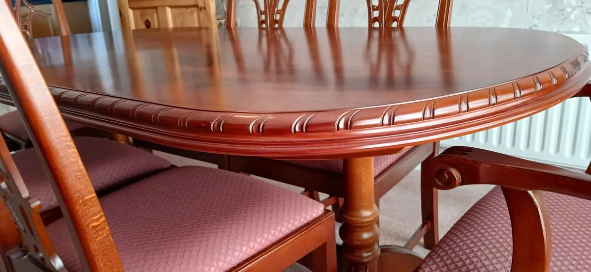 Dining room Table and 4 Chairs, 2 Carvers &Matchin - Image 2