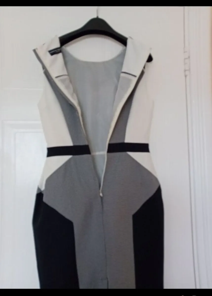 Ladies Formal Sleeveless Dress - Image 3