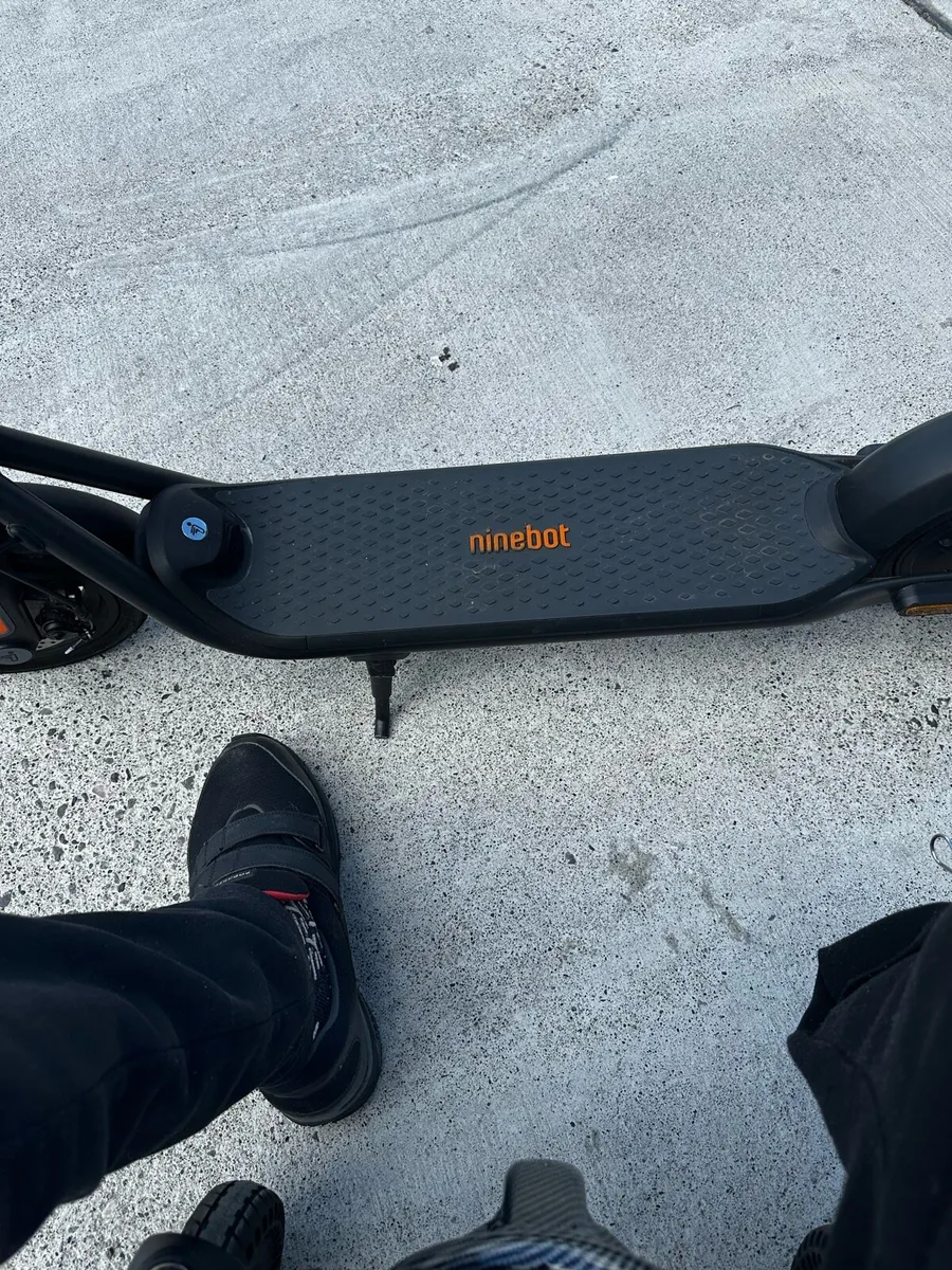 Segway Ninebot F2 Electric Scooter + Charger + - Image 2