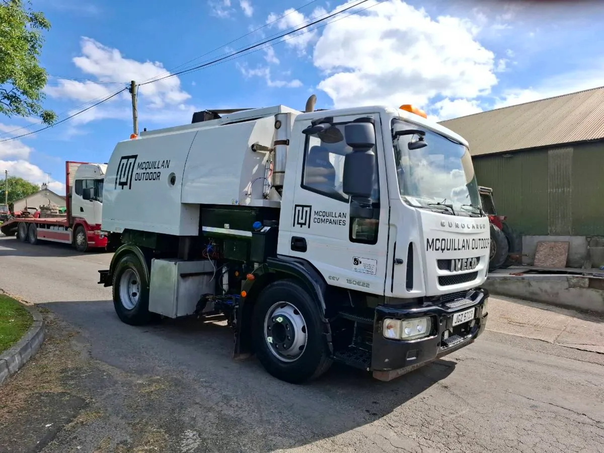 IVECO ROAD SWEEPER - Image 2