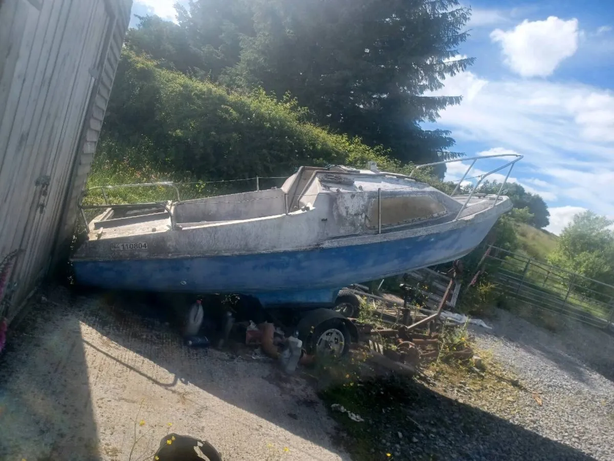 Trailer sailer boat
