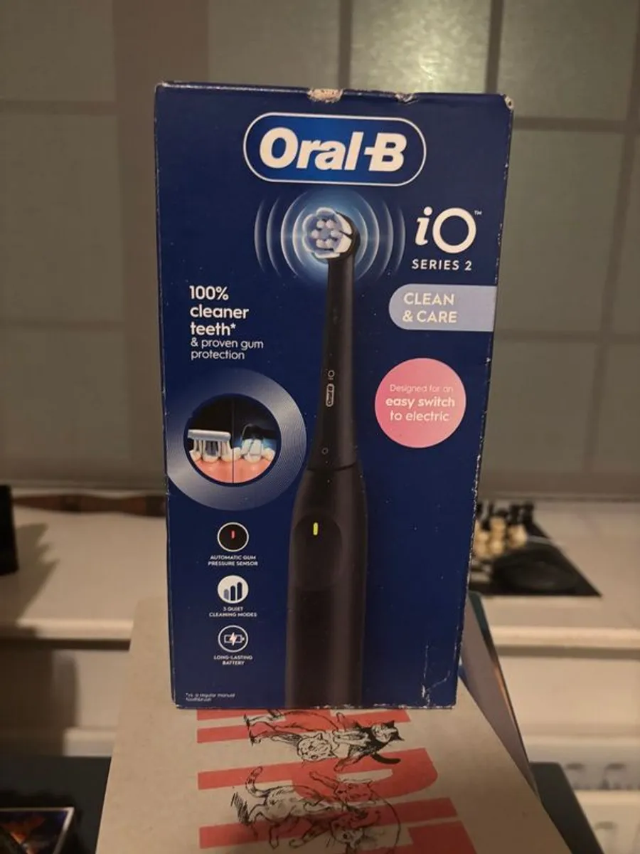 Oral-B iO Series 2 Electric Tootbrush (Black) - Image 1