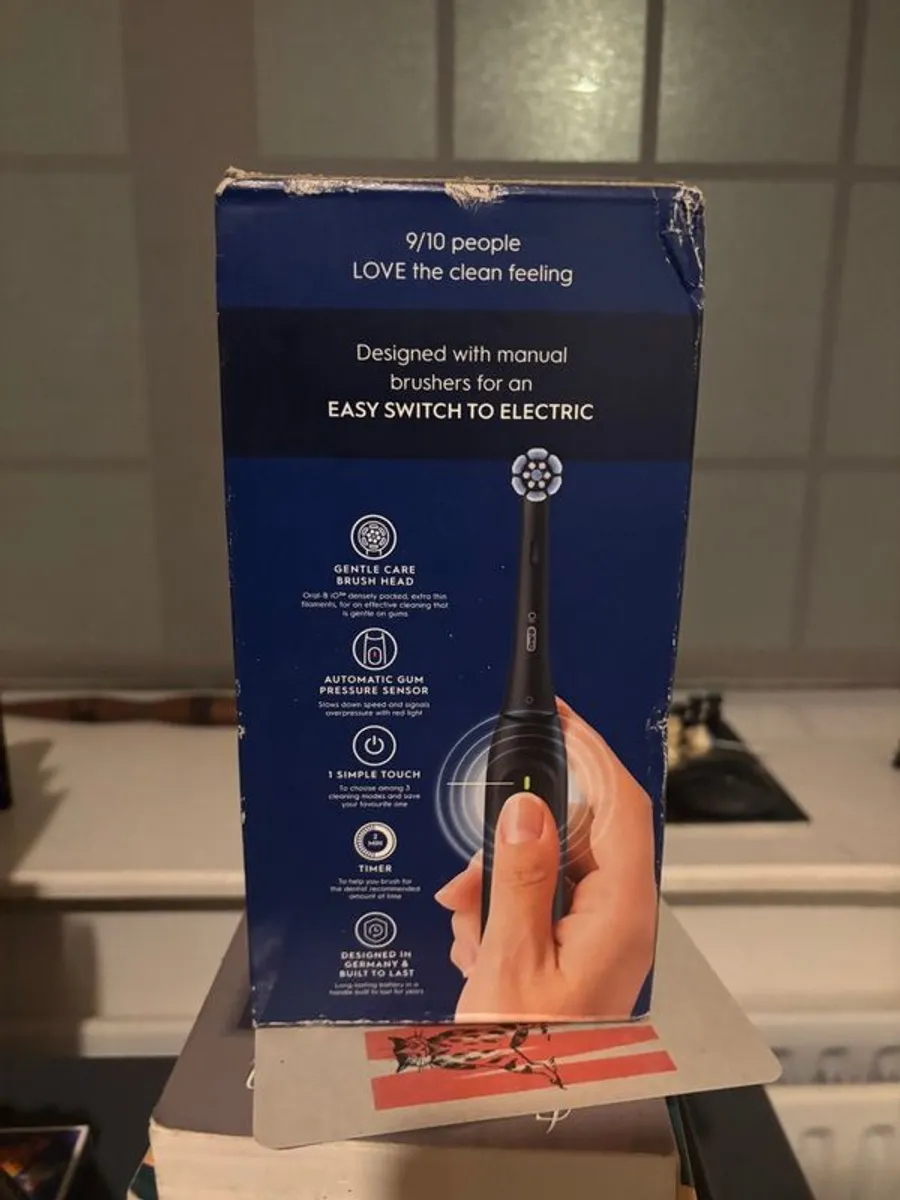 Oral-B iO Series 2 Electric Tootbrush (Black) - Image 2