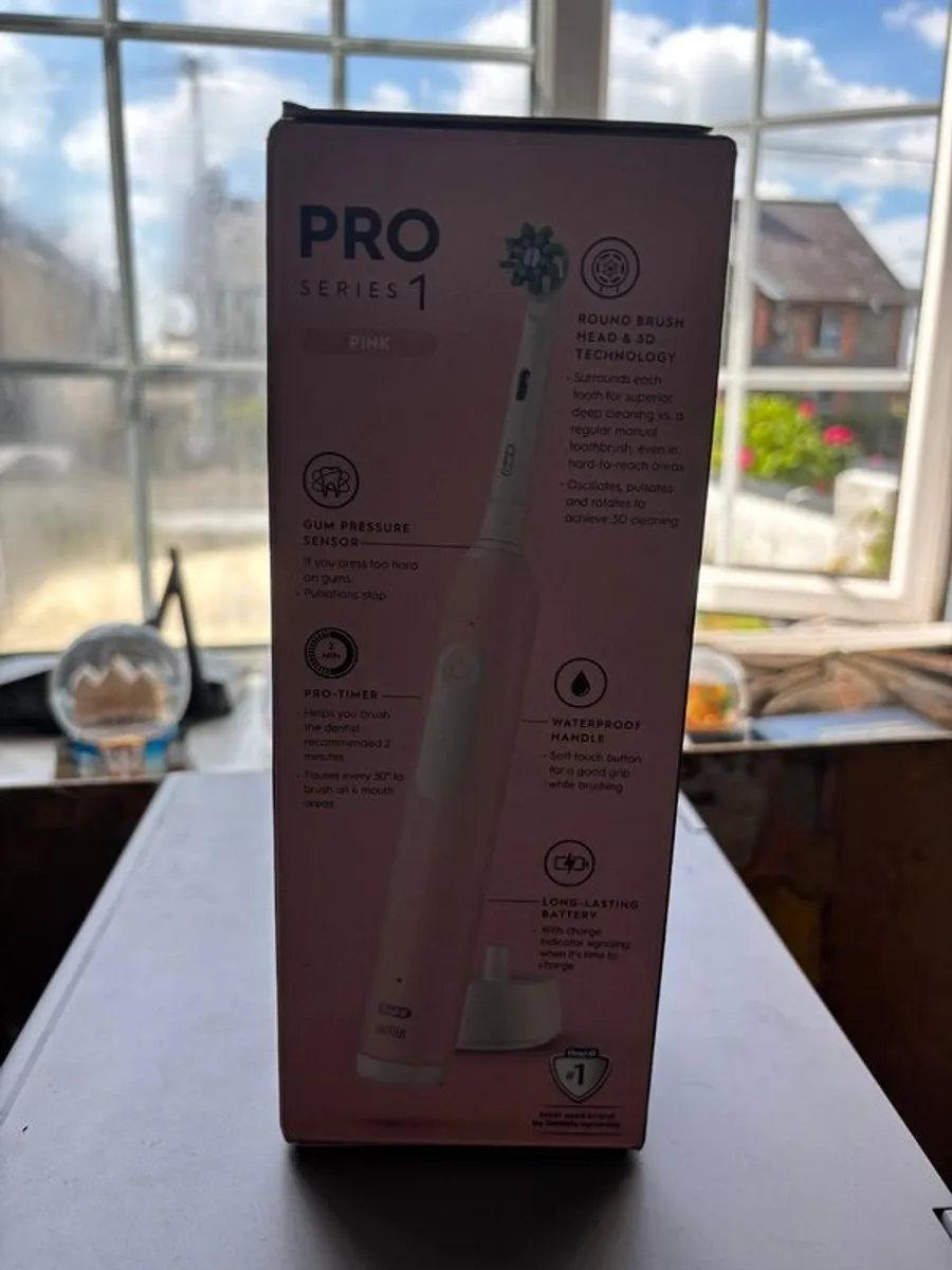 Oral-B Pro Series 1 Electric Tootbrush (Pink) - Image 2