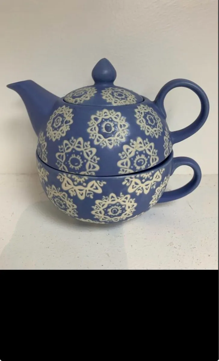5 Vintage Tea Pots €40 for the lot - Image 3