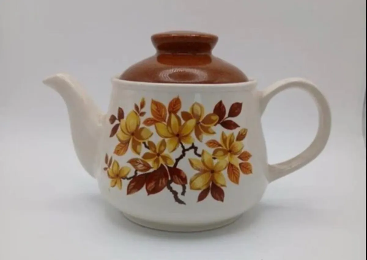 5 Vintage Tea Pots €40 for the lot - Image 2