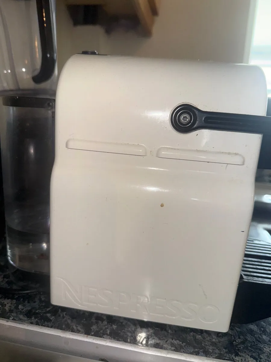 KRUPS NESPRESSO XN100 - Image 1