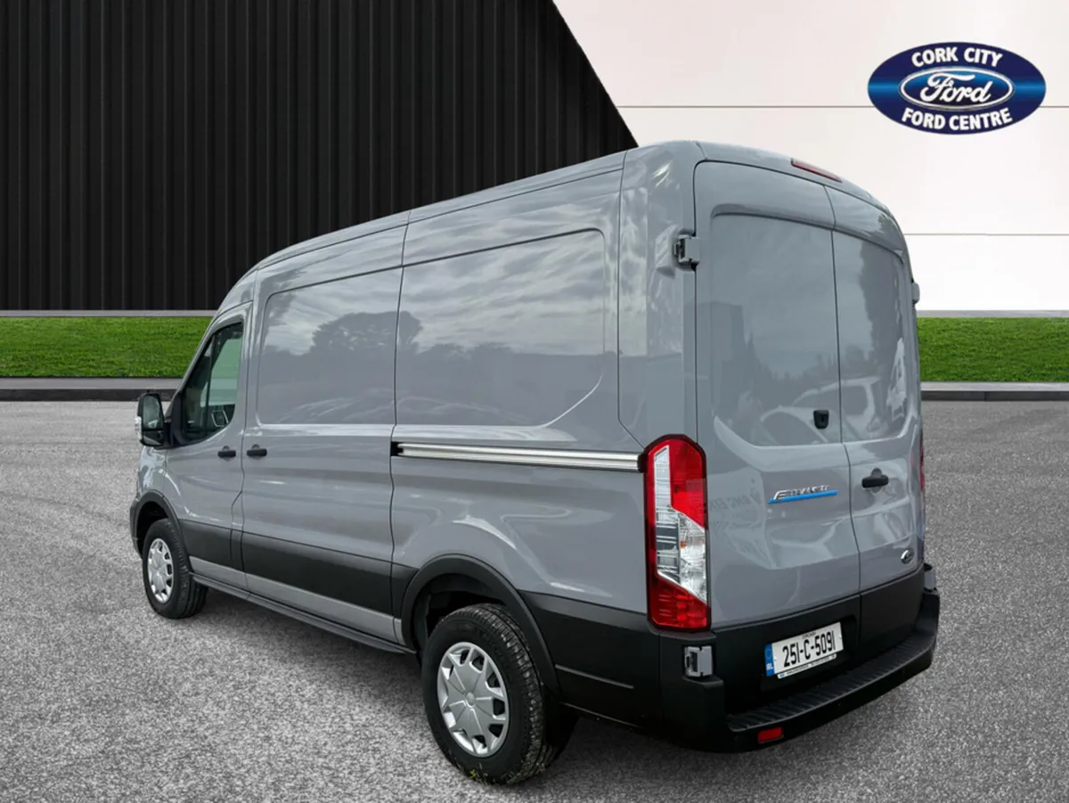 Ford Transit TREND 350M 67KWH 135KW - Image 4