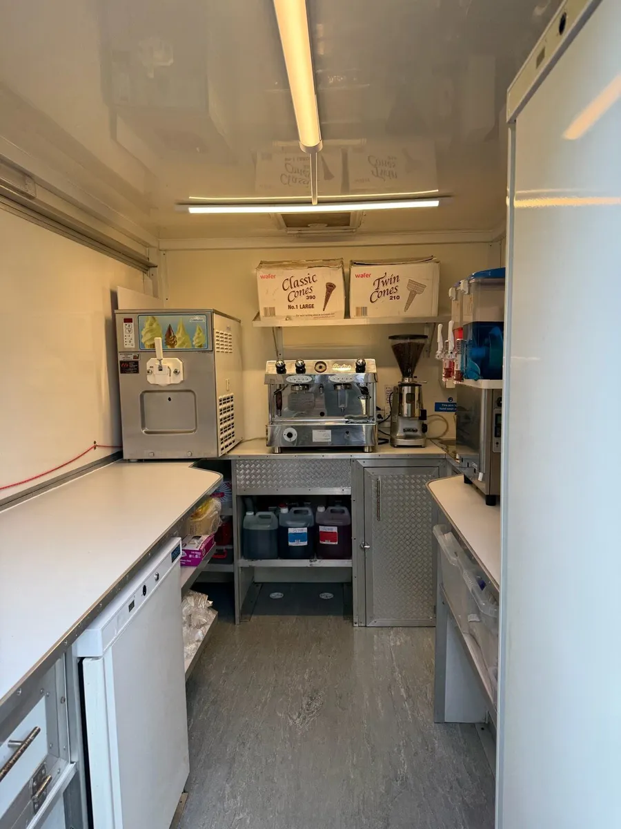 Catering trailer - Image 4