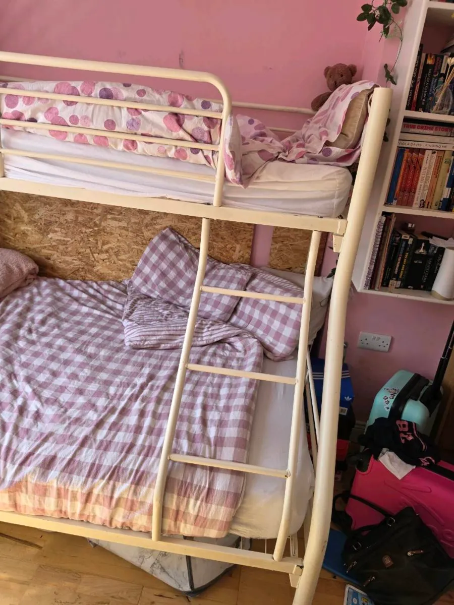 Bunk bed - Image 1