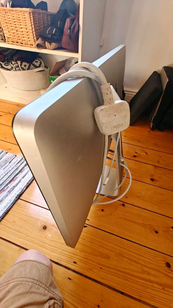 Apple 27-inch Thunderbolt Display (Model A1407) - Image 3