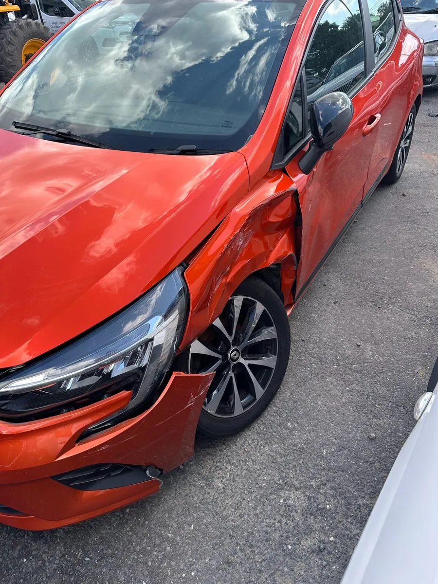 2023 Renault Clio petrol - Image 3