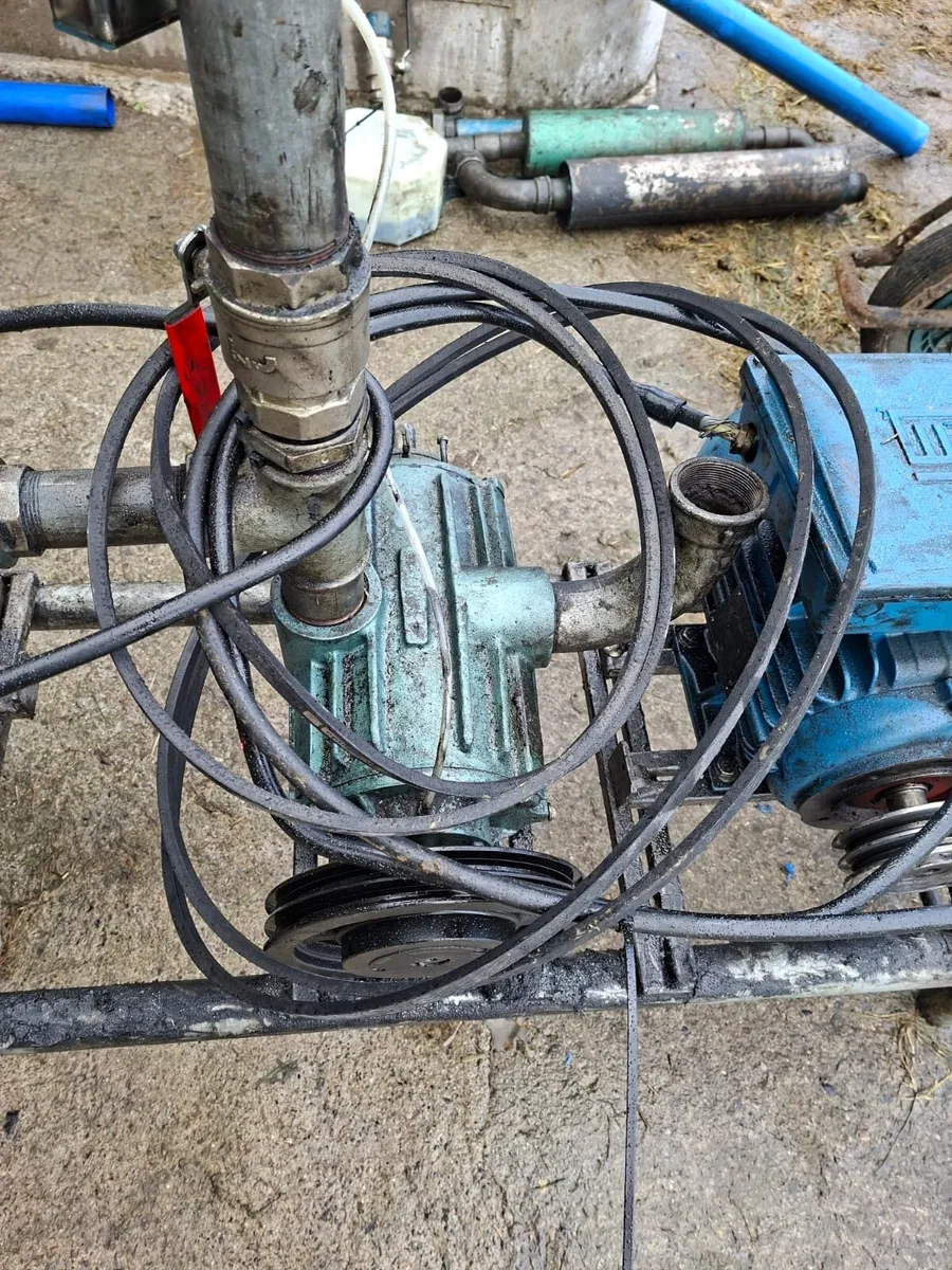 Milking machine - Image 4