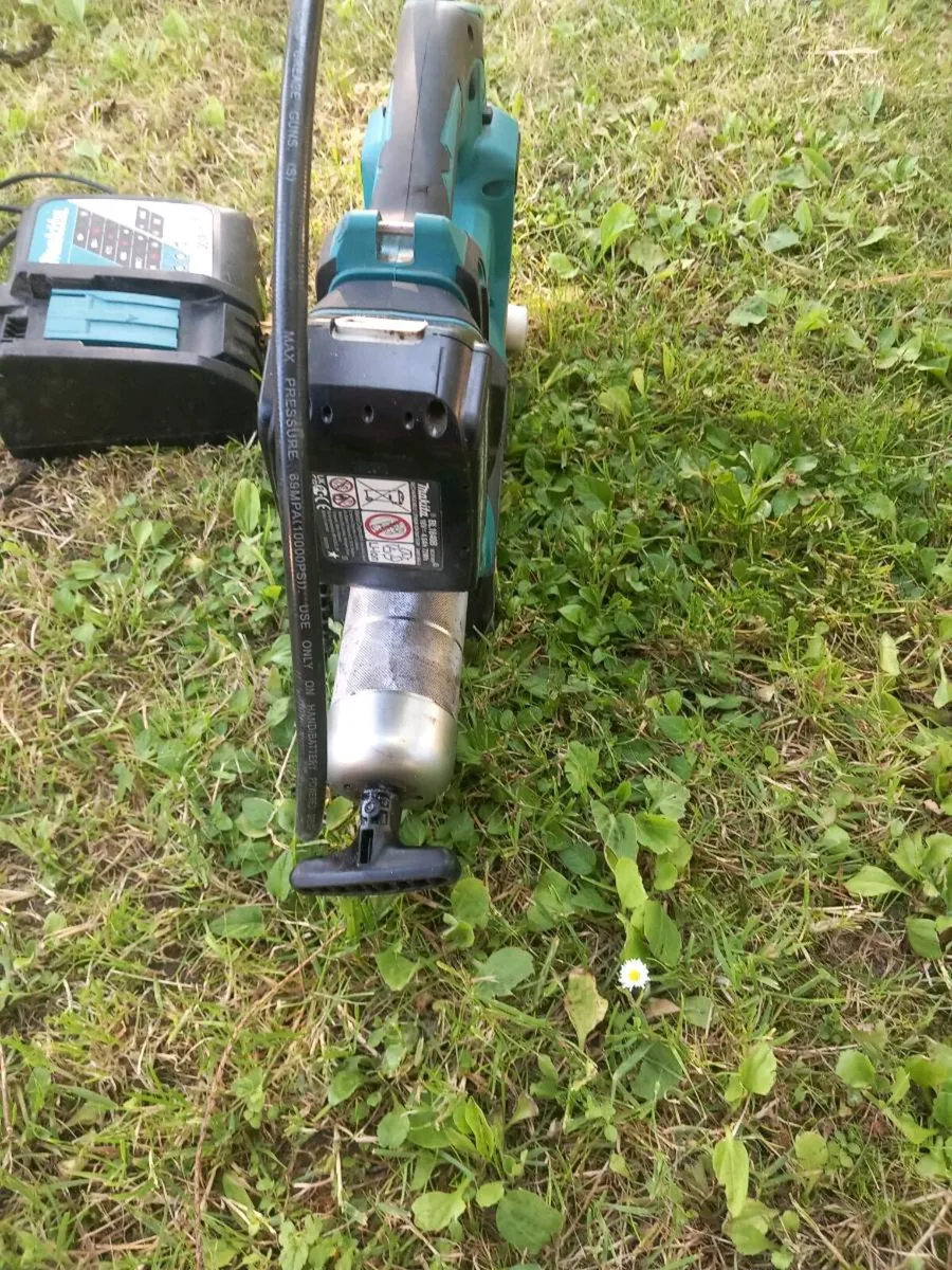 Makita cordless grease gun - Image 4