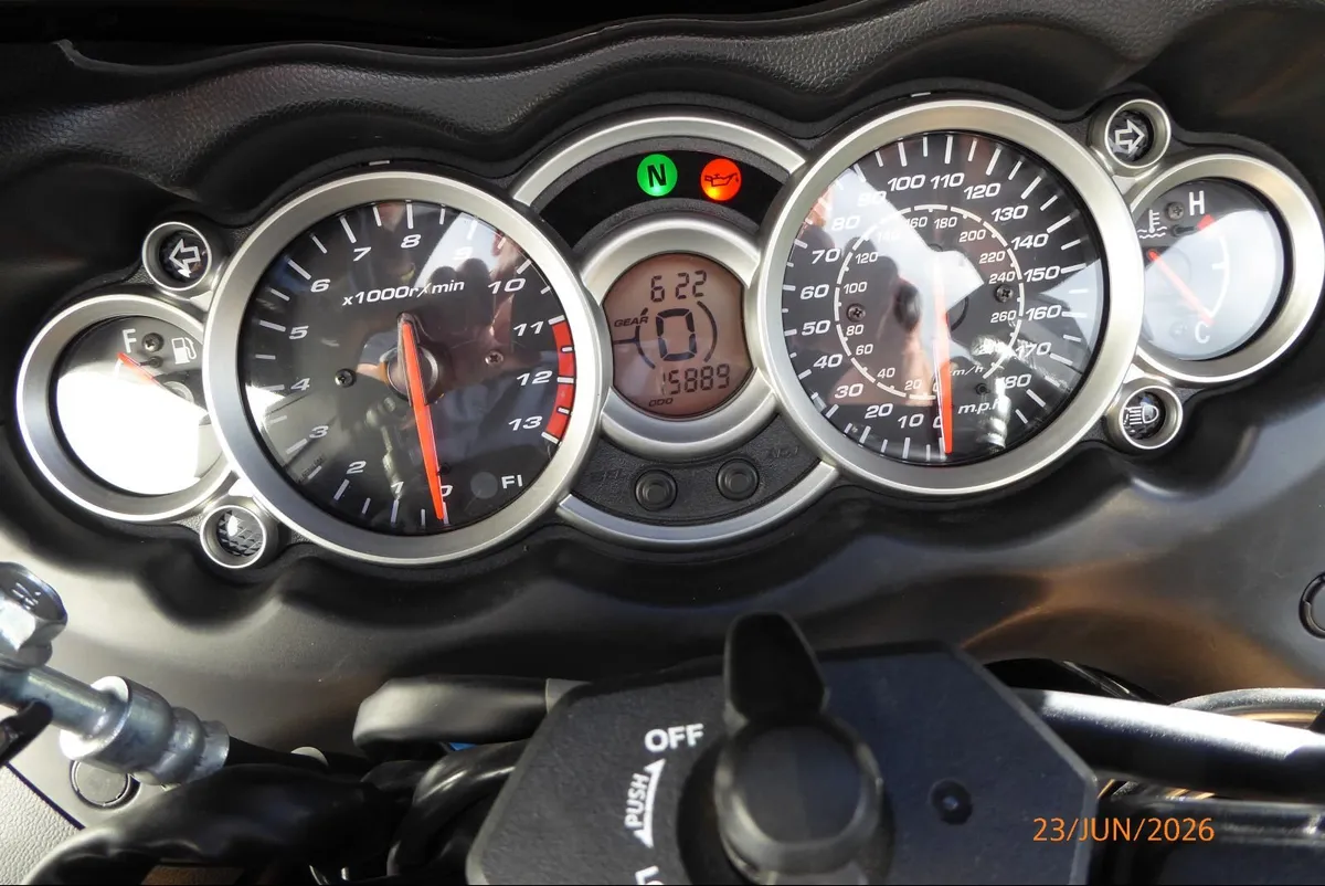 Suzuki GSX1300R Hayabusa - Image 2