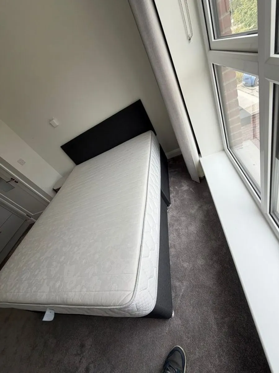 2 superking beds, 1 Double bed and 1 small double - Image 2