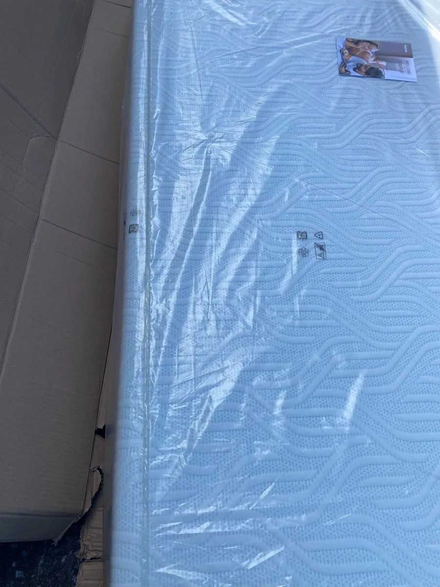 Tempur pro air king size  brand new in box - Image 3