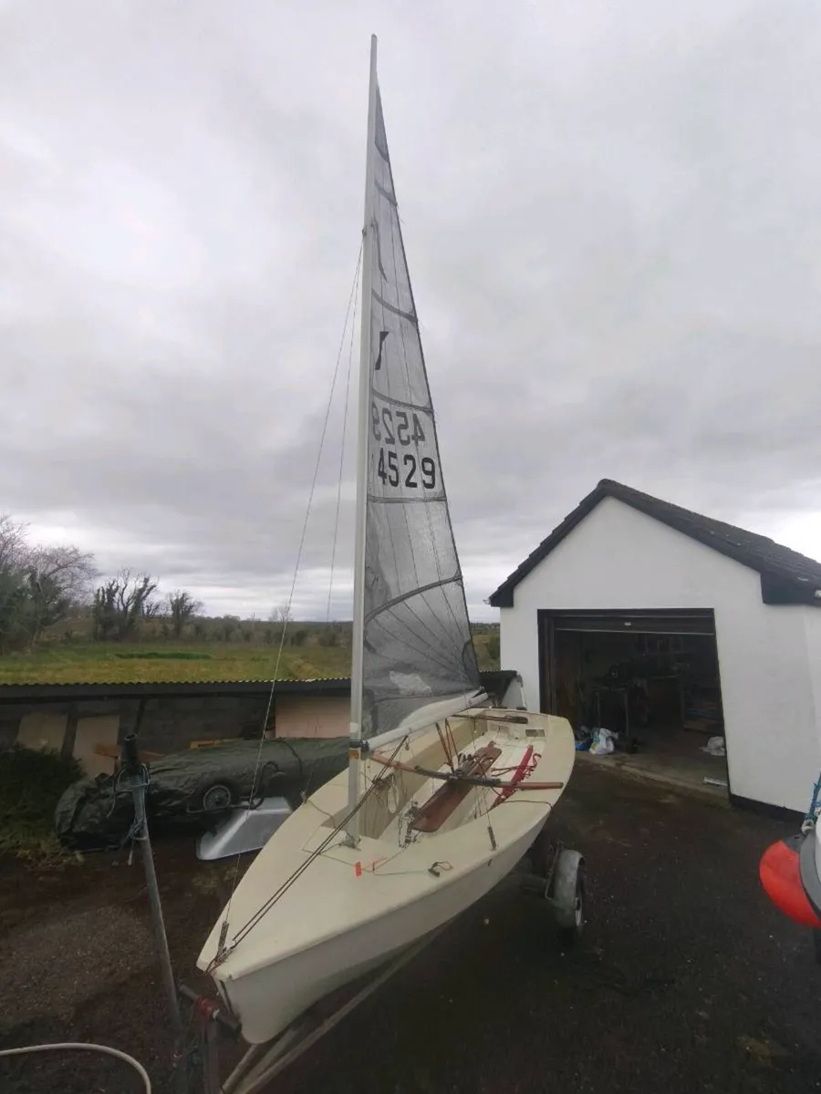 Sailing dinghy - Image 2