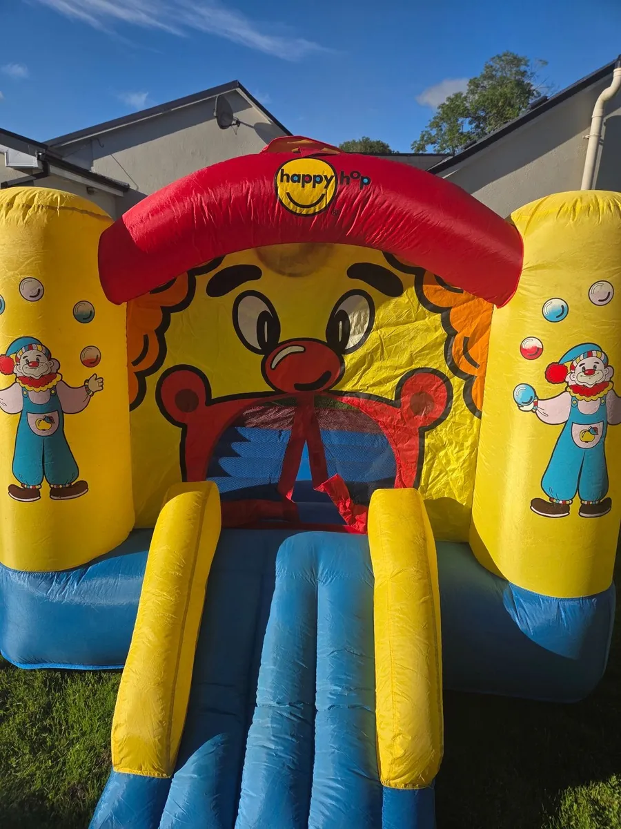 Bouncy castle - Image 1