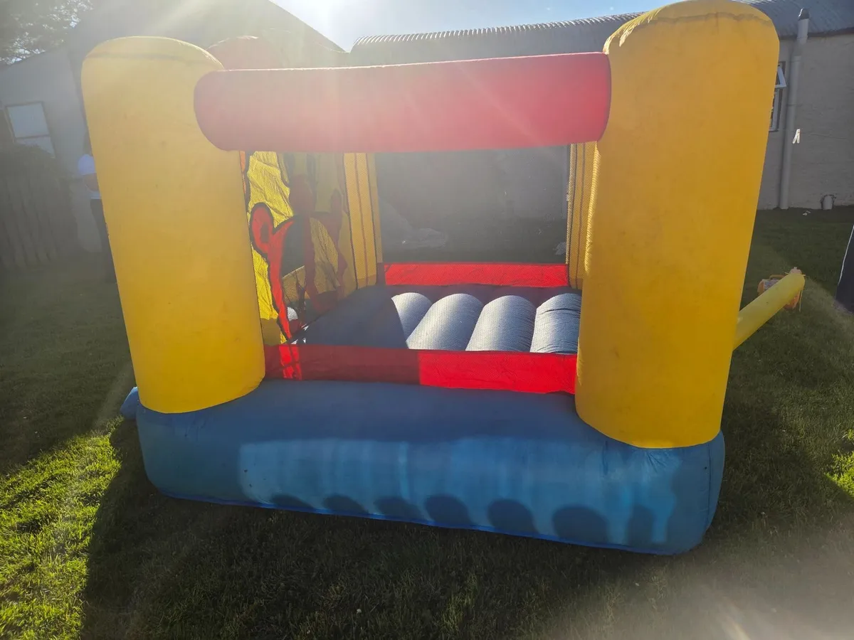 Bouncy castle - Image 2