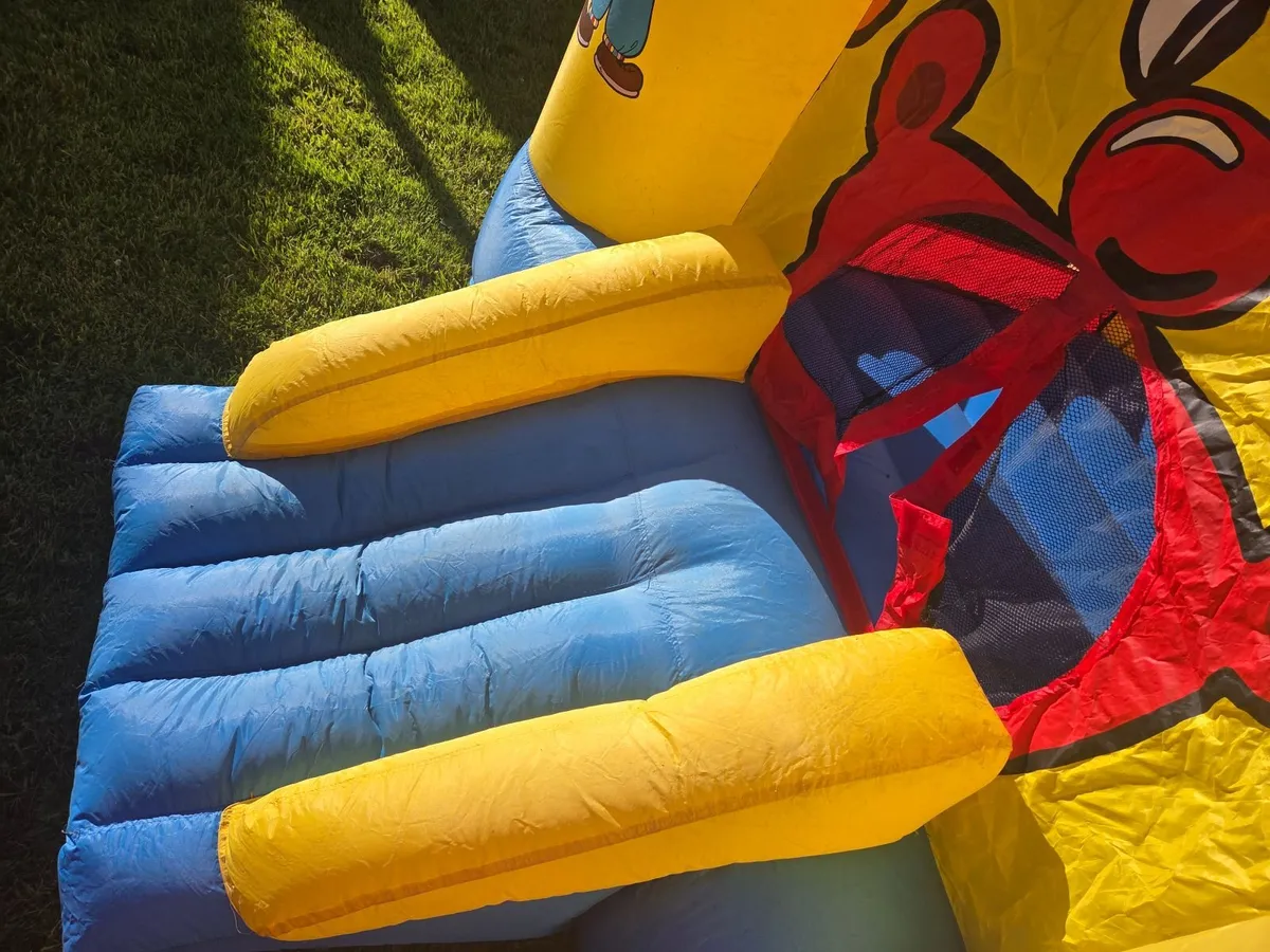 Bouncy castle - Image 3