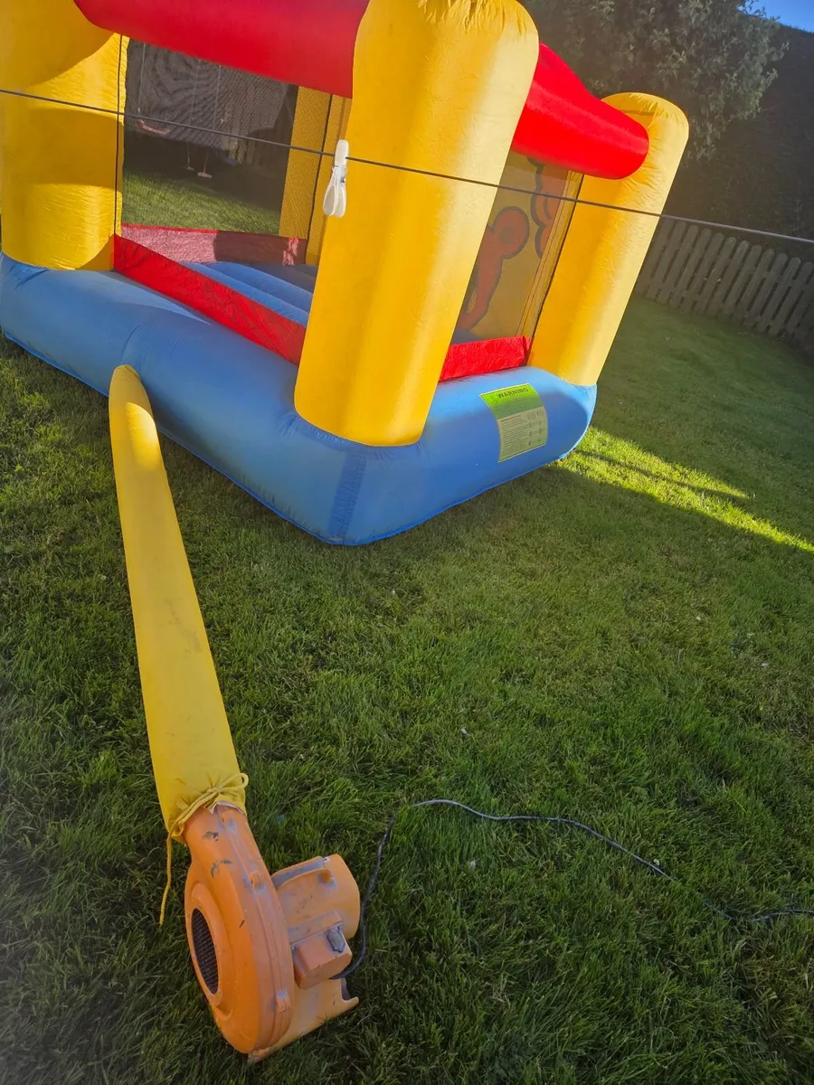 Bouncy castle - Image 4