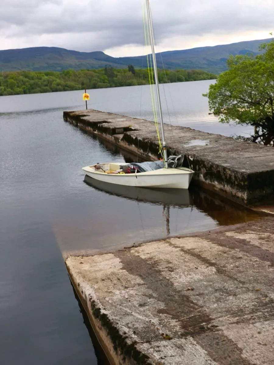 Sailing dinghy - Image 4