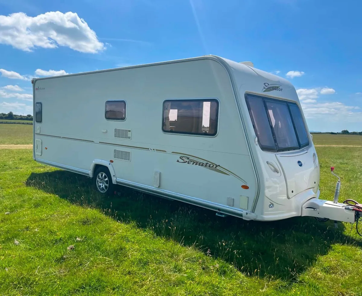 09 Bailey fixed bed with remote mover & Awning - Image 1