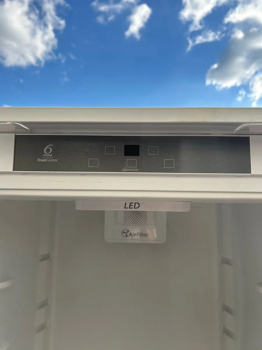 Whirlpool integrated fridge. - Image 3