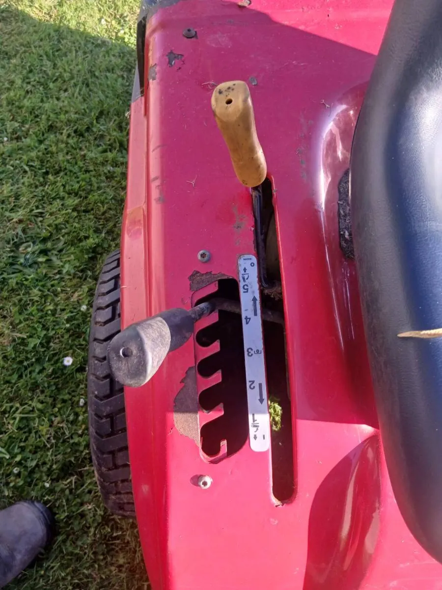Ride on lawnmower - Image 3