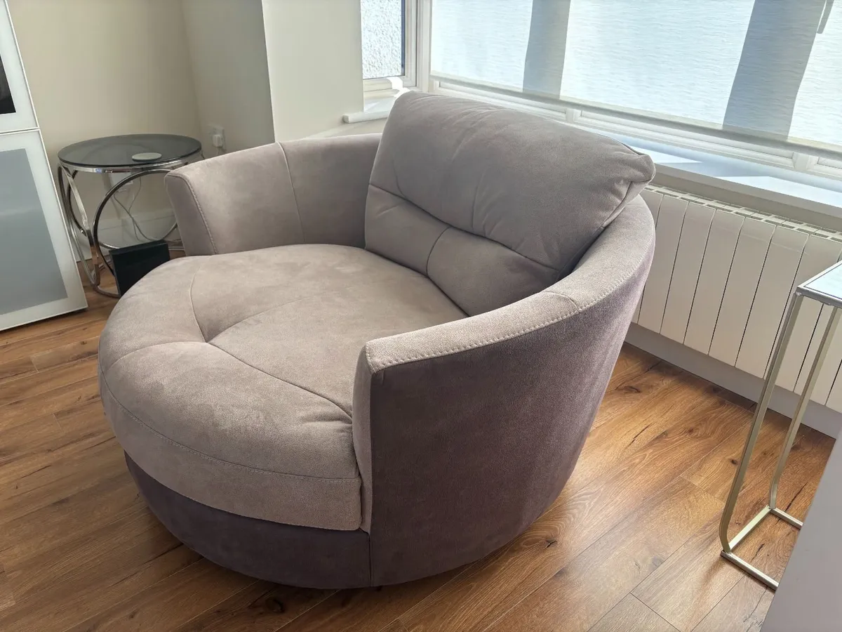Swivel Chair - Image 4