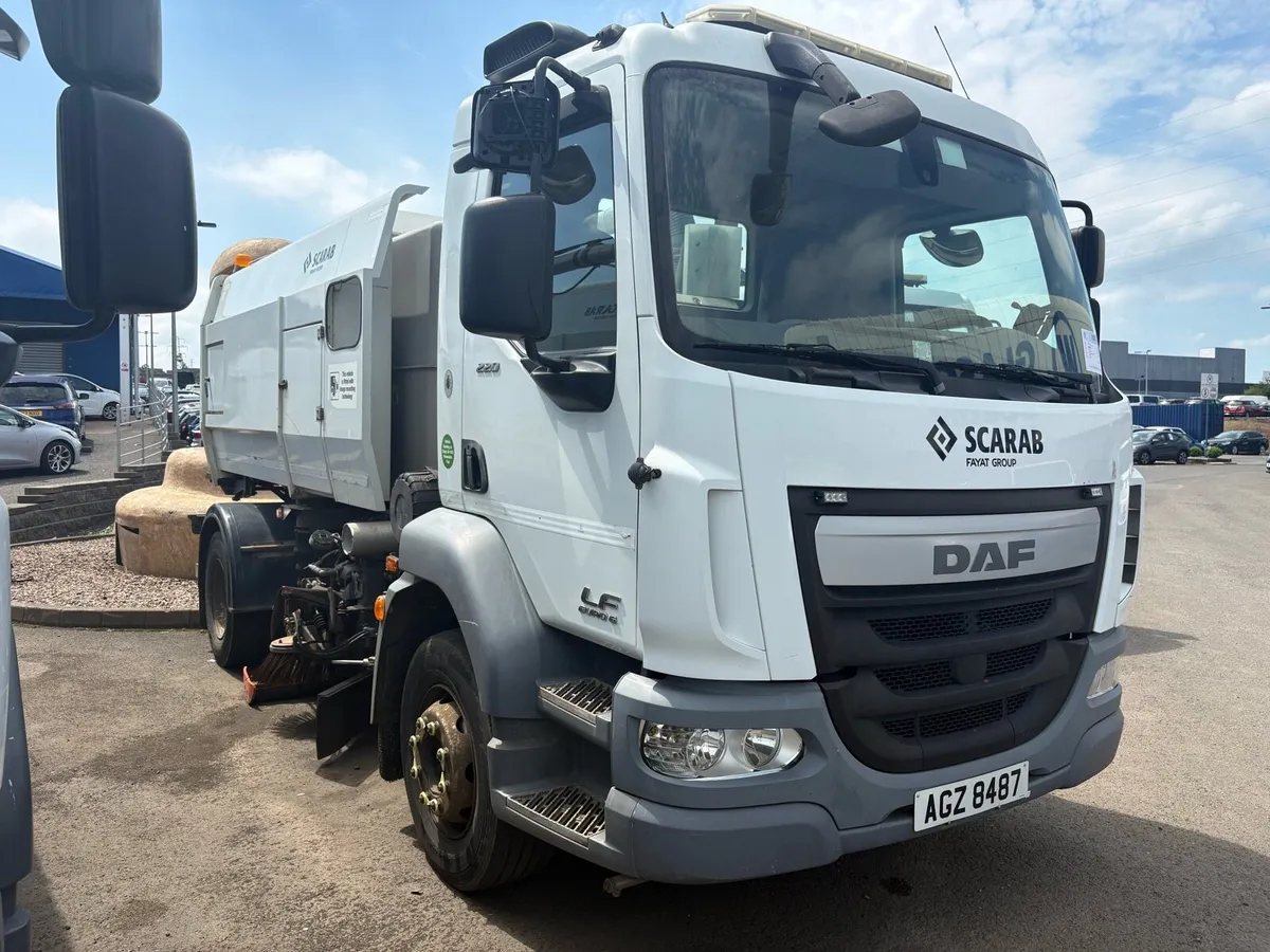 2016 Daf LF220 Scarab Road Sweeper 15 Tonnes - Image 4