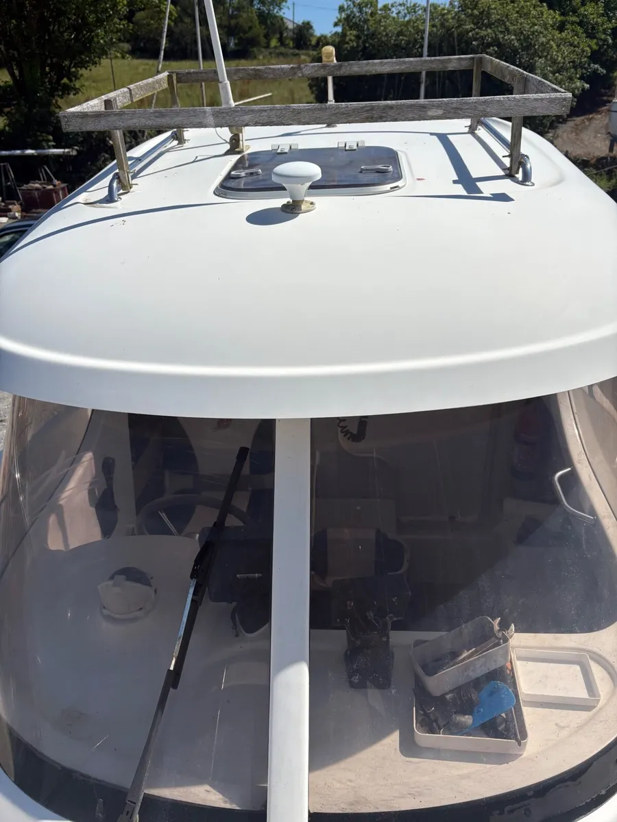 Arvor 215 motor boat - Image 3