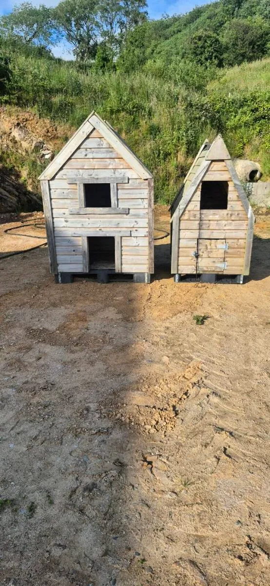 Dog houses - Image 1