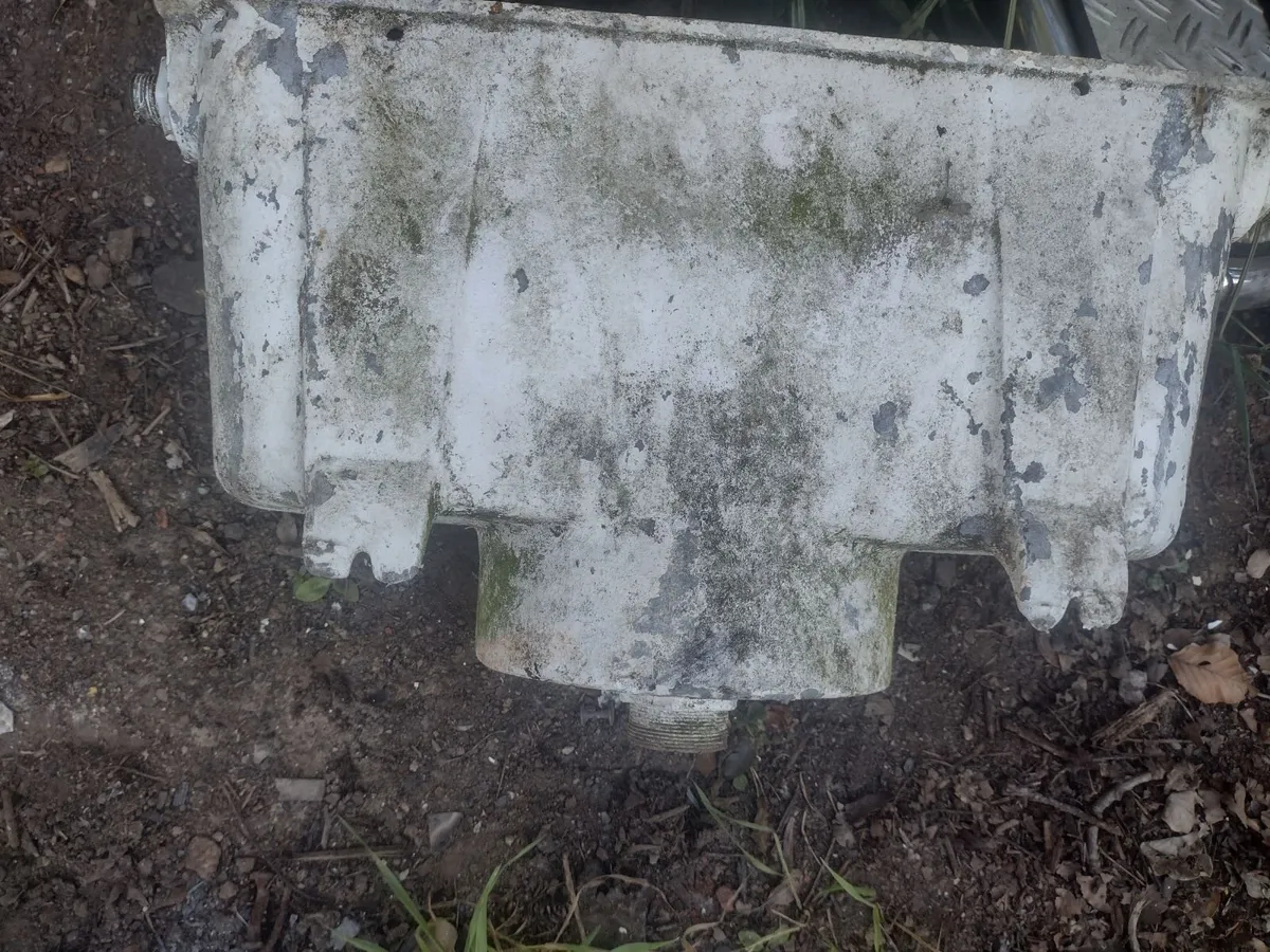 Hammond vintage cistern, cast iron stamp embossers - Image 1